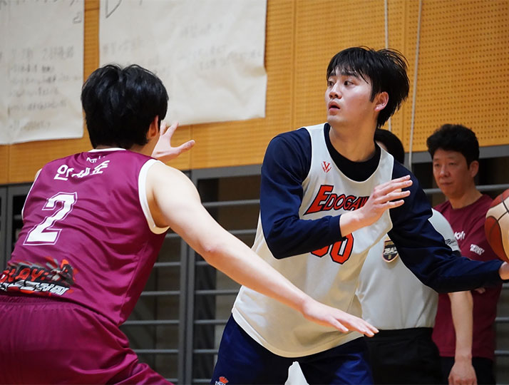 男子バスケ部が韓国の慶熙大学と交流試合を実施