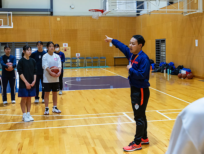 地元流山市内の中学生を対象にバスケ教室を開催