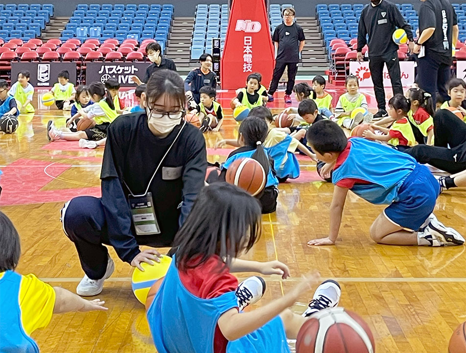 こどもコミュニケーション学科が8歳以下の子どもを対象とするバスケットボールを通した社会貢献事業事業を開始